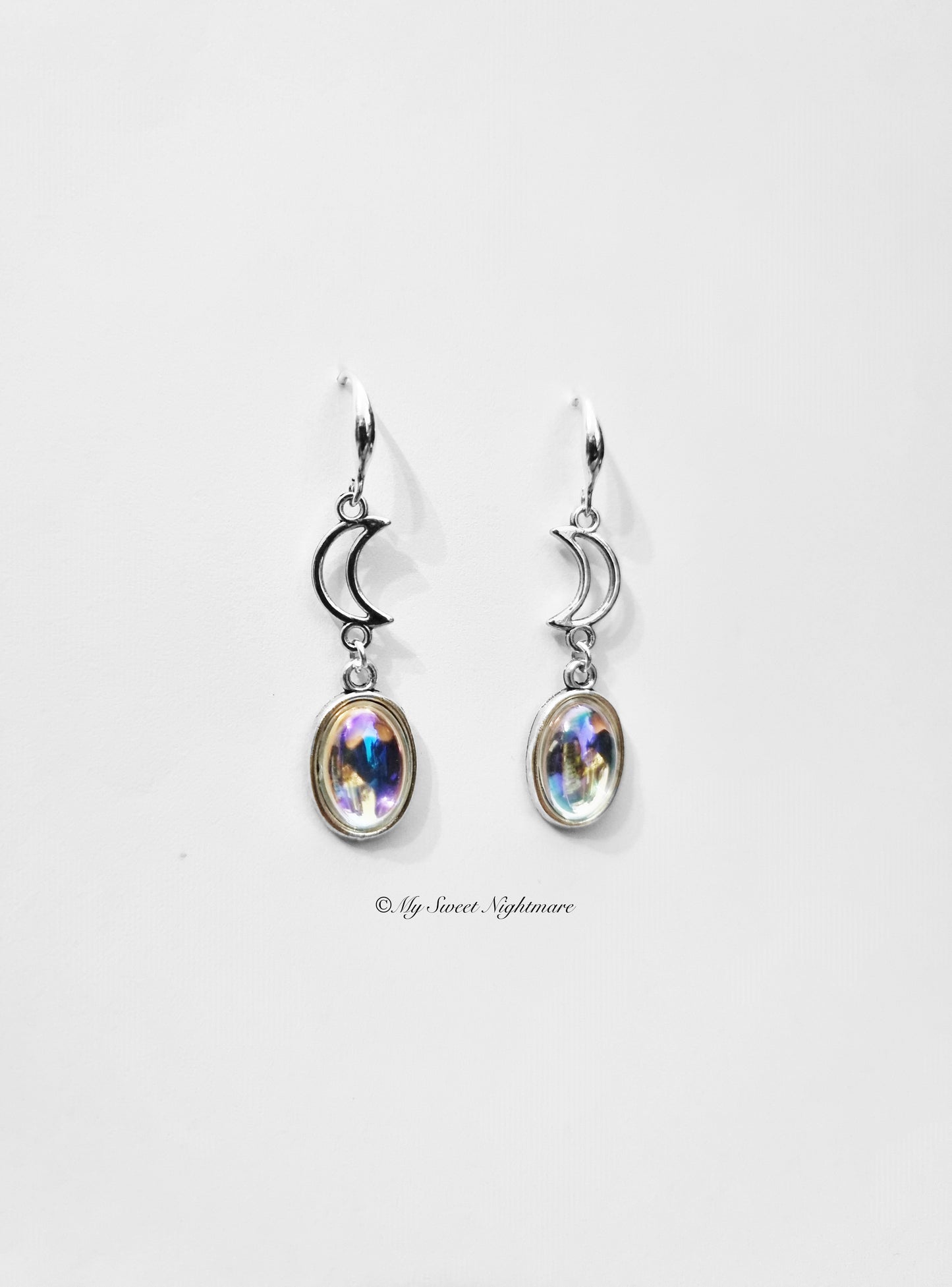 Earrings with hanging moons 