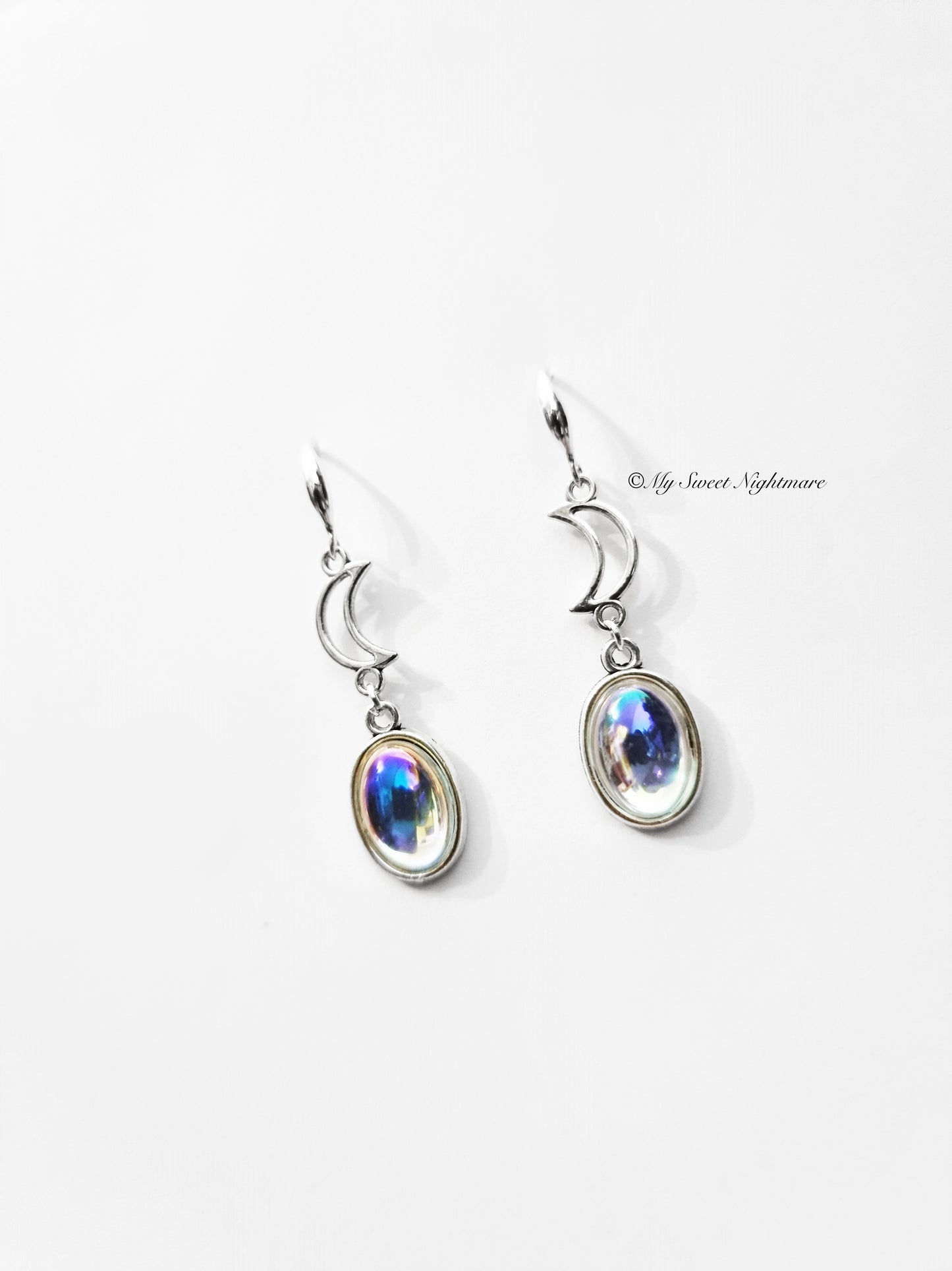Earrings with hanging moons 