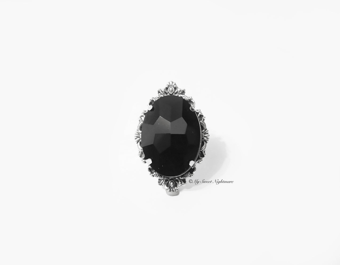 Anello gotico con gemma nera, misura